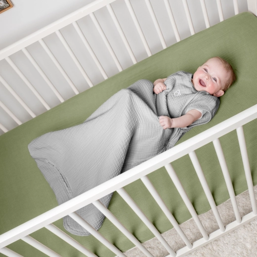 Comfortable cut with room for legs