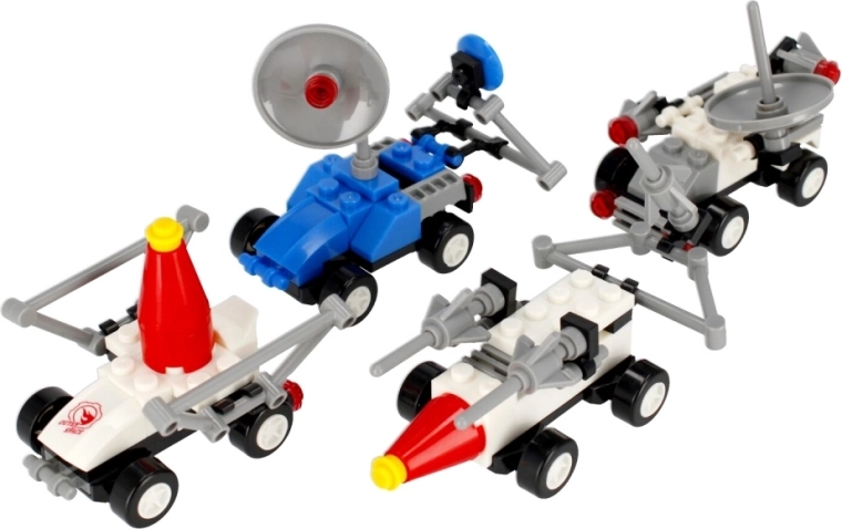 Neli kosmosemudelit ühes väljaandes