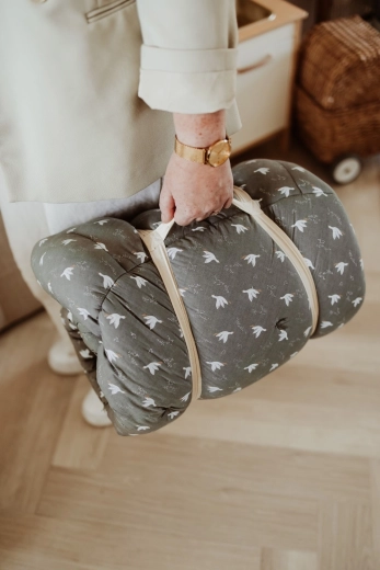 Easy carrying thanks to straps