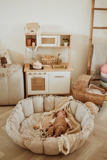 3-in-1: nest, play mat and storage space