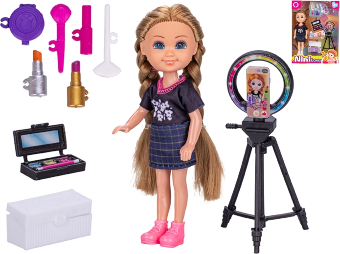Influenceri nukk 14 cm koos tarvikutega