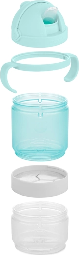 Two lids for mess-free sipping and snacking