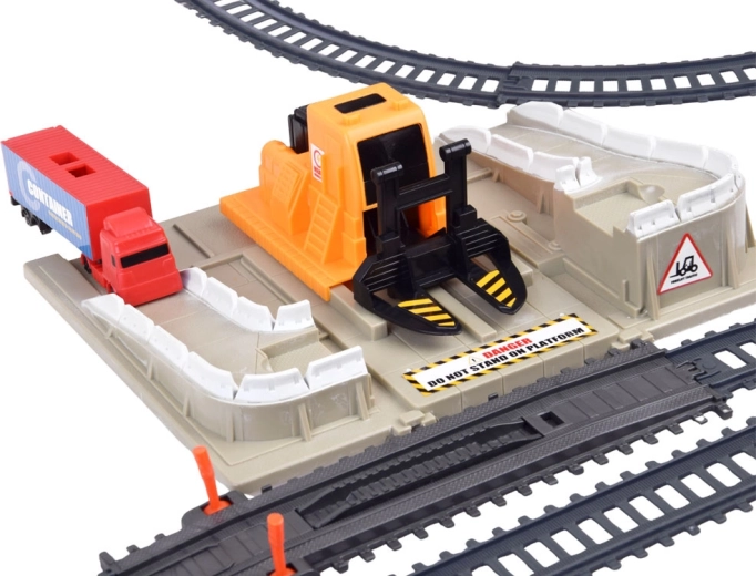 Loading station and extensive track over 762 cm