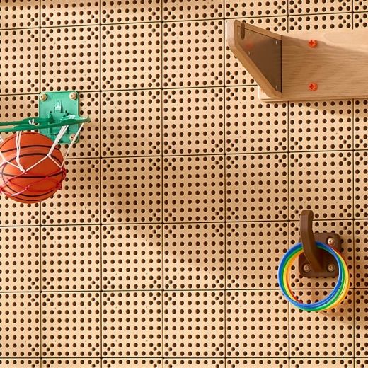 Modular play wall with accessories