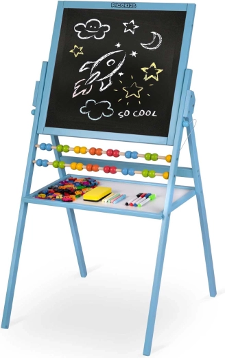 Stable wooden construction and practical equipment