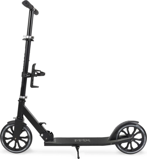 Large 20.5 cm wheels for a smooth ride