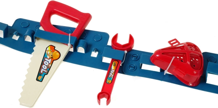 Multiple types of plastic tools in one set