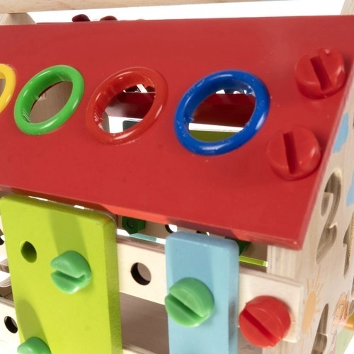 DIY kokkupanek kruvide ja pakendis olevate tööriistadega