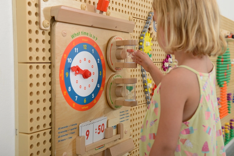 Paigaldus seinale ja ühilduvus Masterkidz Flexiga