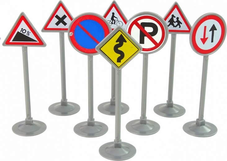 8 realistlikku liiklusmärki