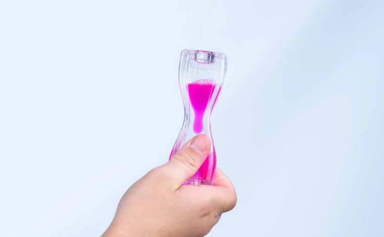 Fidget Blox Vision stressivastane kuubik värvilise „laavaga” – lilla