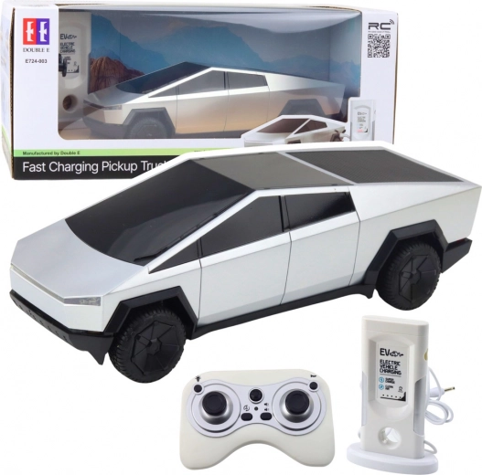 RC-kastikauto kaugjuhtimispuldiga, hõbedane – 4 sõidurežiimi ja LED
