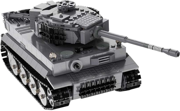 Realistlik tank pöörleva torniga