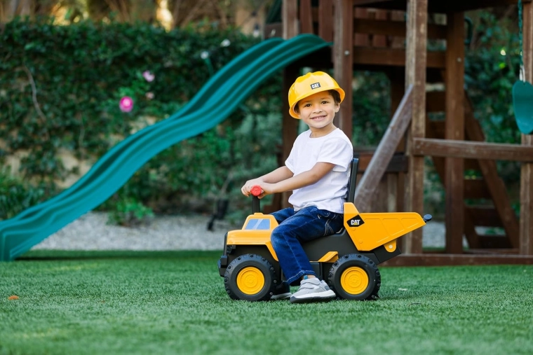 2-in-1 ride-on and dump truck
