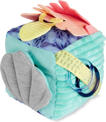 Varied textures and crinkly elements