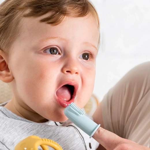 Gentle cleaning of first teeth