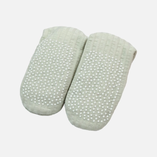 Snaps and non-slip for a more confident step