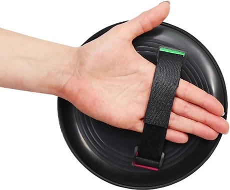 Adjustable strap for a secure grip