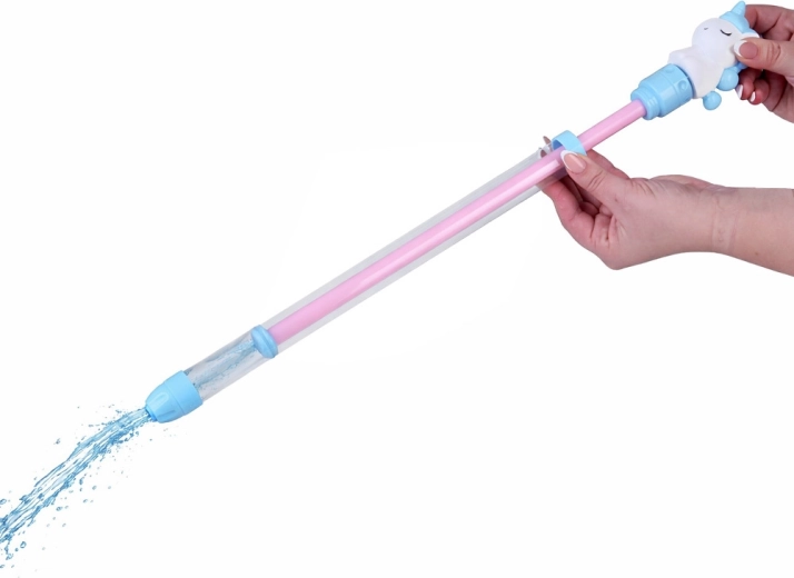 Powerful stream thanks to pump-action sprayer