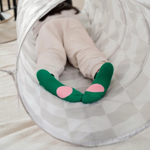 A lightweight play tunnel that you can fold up quickly
