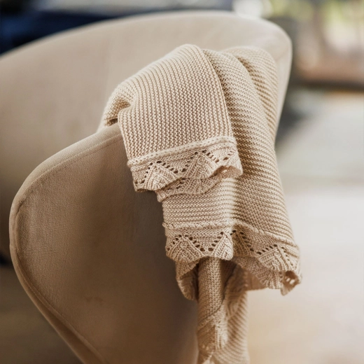 Elegant design and practical size for a stroller and crib