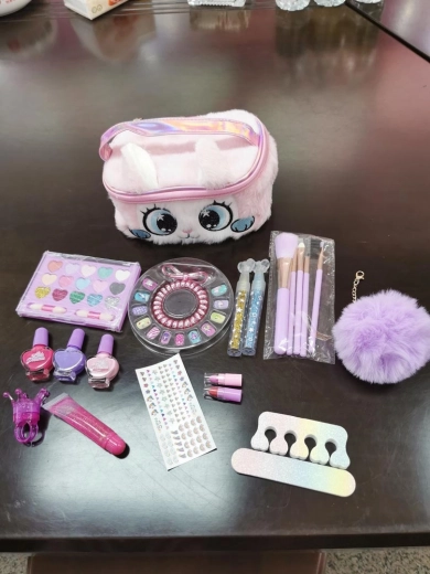 Mega set for little stylist in a plush handbag with a kitty