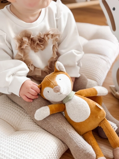 Easy to hold and ideal for cuddling and soothing