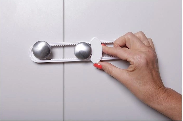 Universal use on D-shaped handles