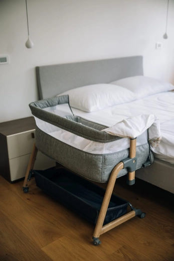 Bedside crib – safely close by
