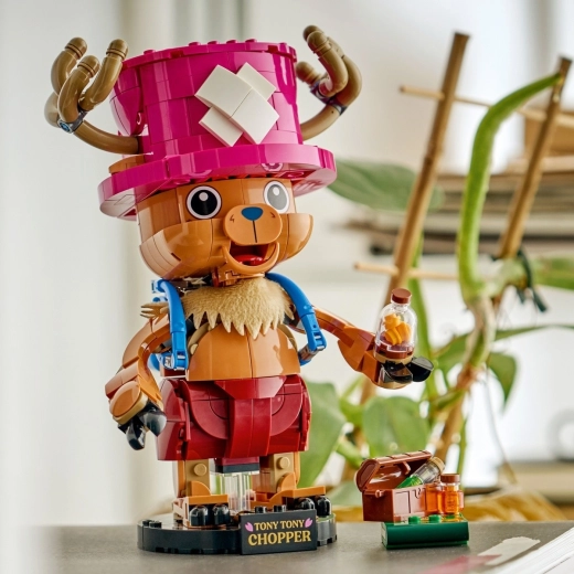 Chopperi poseeritav figuur väljapanekualusel