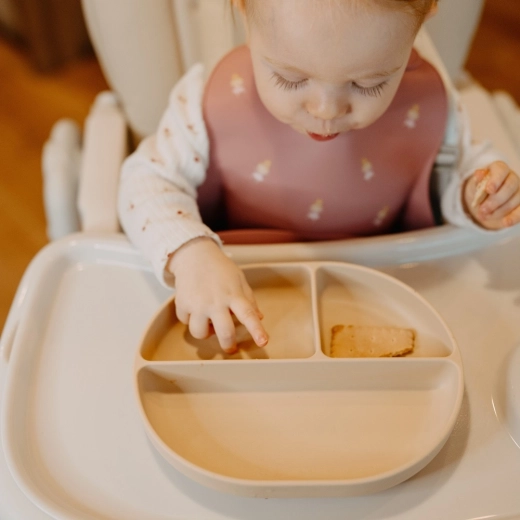 Suction base prevents sliding on the table or tray