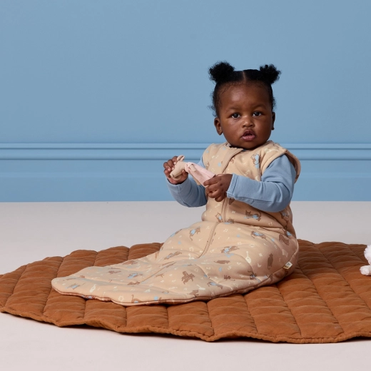 Easy nappy changes with a two-way zip