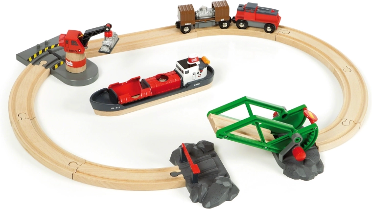 Brio World sadam koos kaubasadamaga, kaubalaeva ja rööbastega
