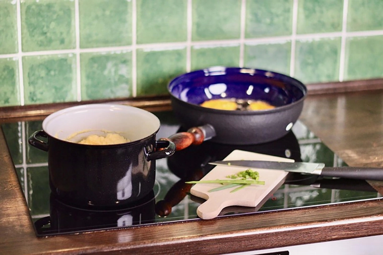 Compatible with induction and all stovetops