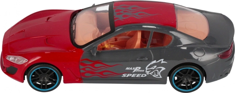 Sportlik disain ja detailne viimistlus