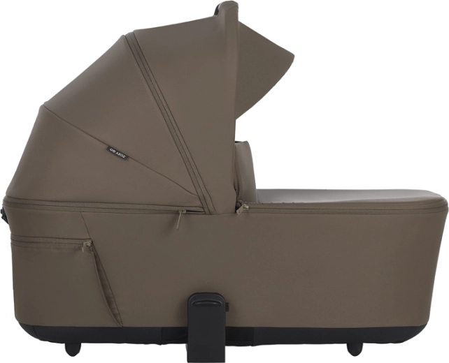 Premium foldable carrycot with anti-reflux system