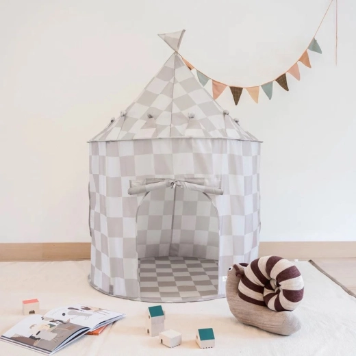 Lightweight construction and easy folding