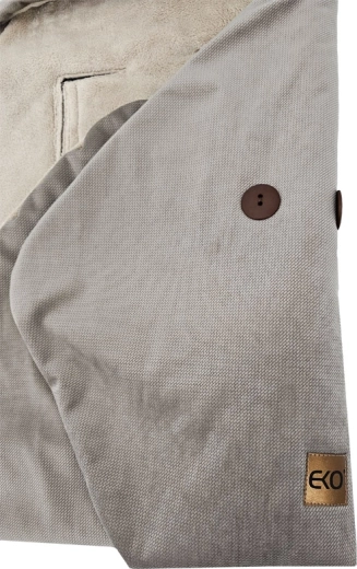 Compatible with 3- and 5-point harnesses