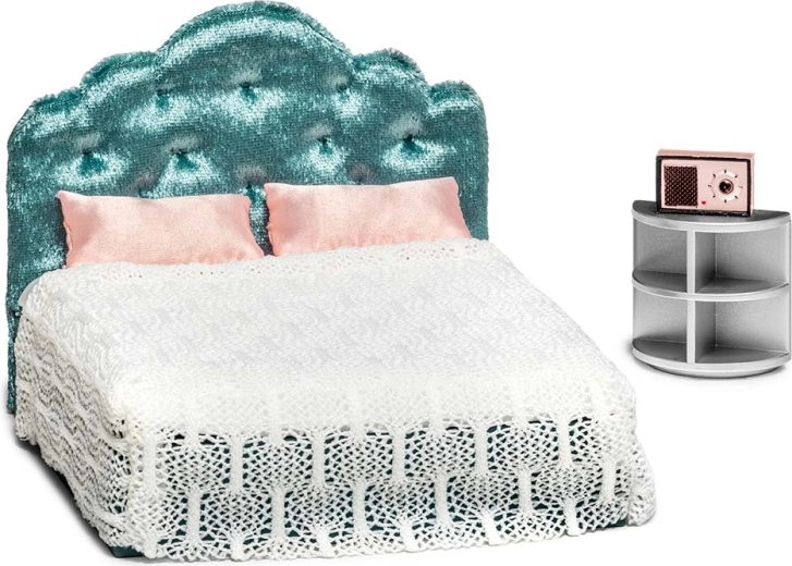 Luxury double bed with bedding