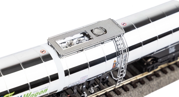 Fine parts and detailed roof equipment