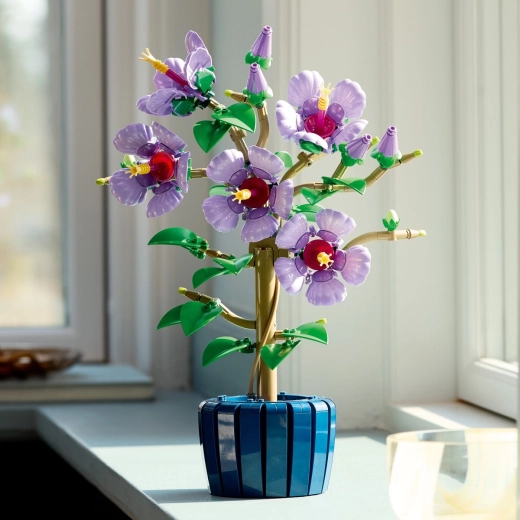 A richly blooming model full of details