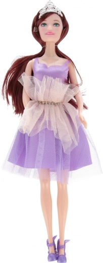 Long brown hair and a fashionable style