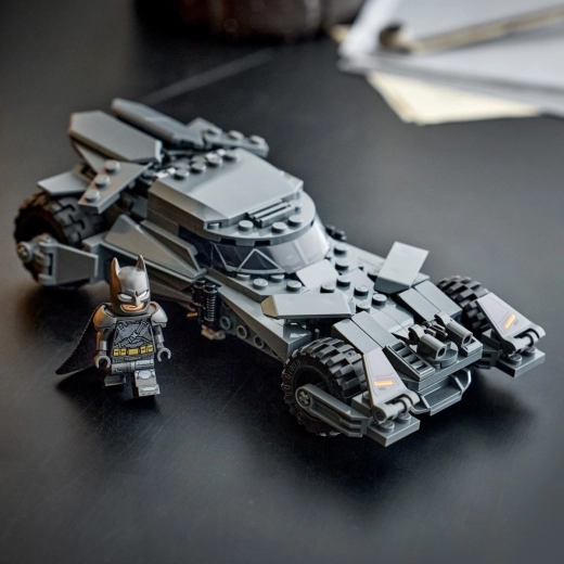 Batmobiili ikooniline disain mängimiseks ja väljapanekuks
