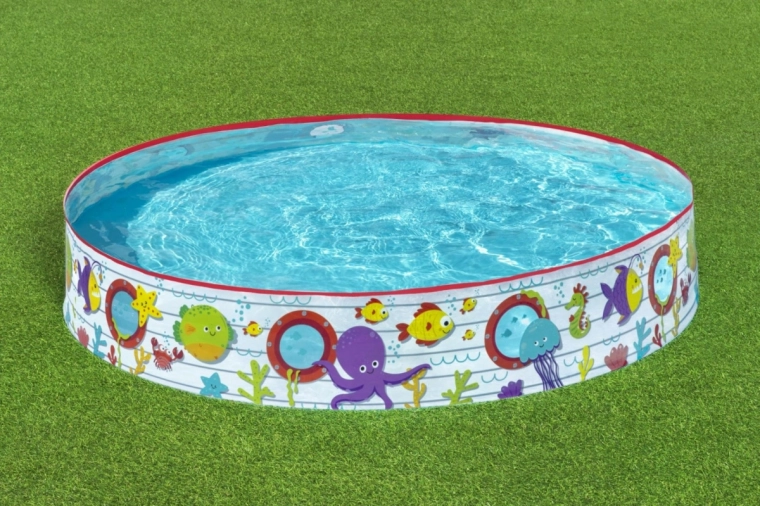 Self-supporting pool without a frame