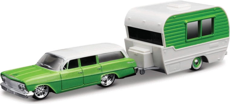 Maisto Chevrolet Biscayne Wagon with Travel Trailer 1:64