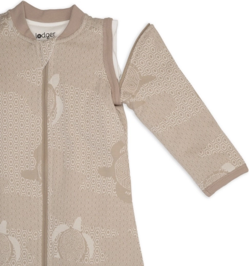 Detachable sleeves for year-round use