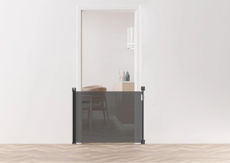 One-hand operation and sturdy installation