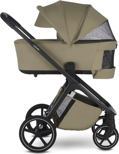 Premium foldable carrycot with anti-reflux system