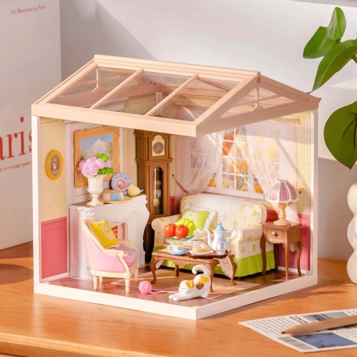 Väljapanekuks sobiv dioraam läbipaistvate paneelidega