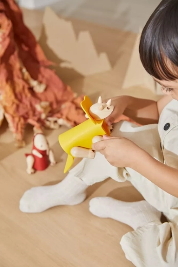 Play that develops imagination and vocabulary